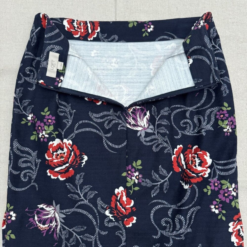 LOFT Floral Pencil Skirt Women’s Size 6 Blue Red Zip Back Vent - Picture 6 of 8